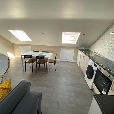 Stunning 1 Bedroom Flat In Wood Green Londra Esterno foto