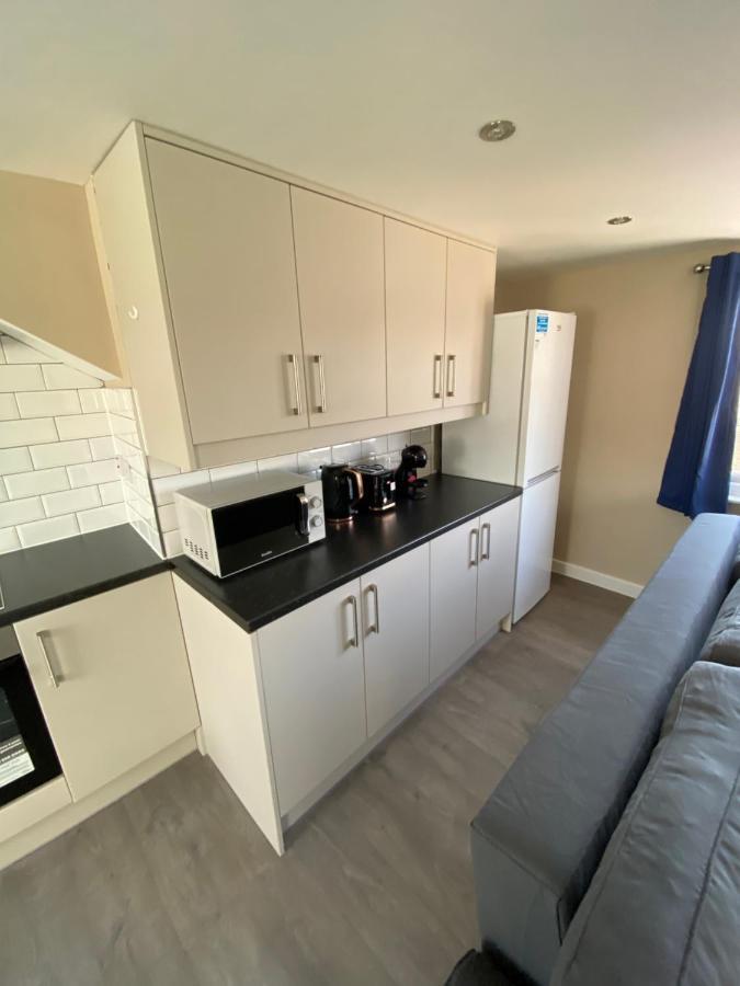 Stunning 1 Bedroom Flat In Wood Green Londra Esterno foto