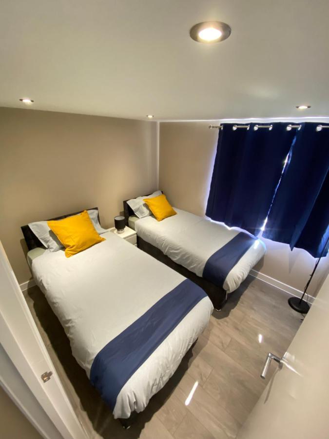 Stunning 1 Bedroom Flat In Wood Green Londra Esterno foto