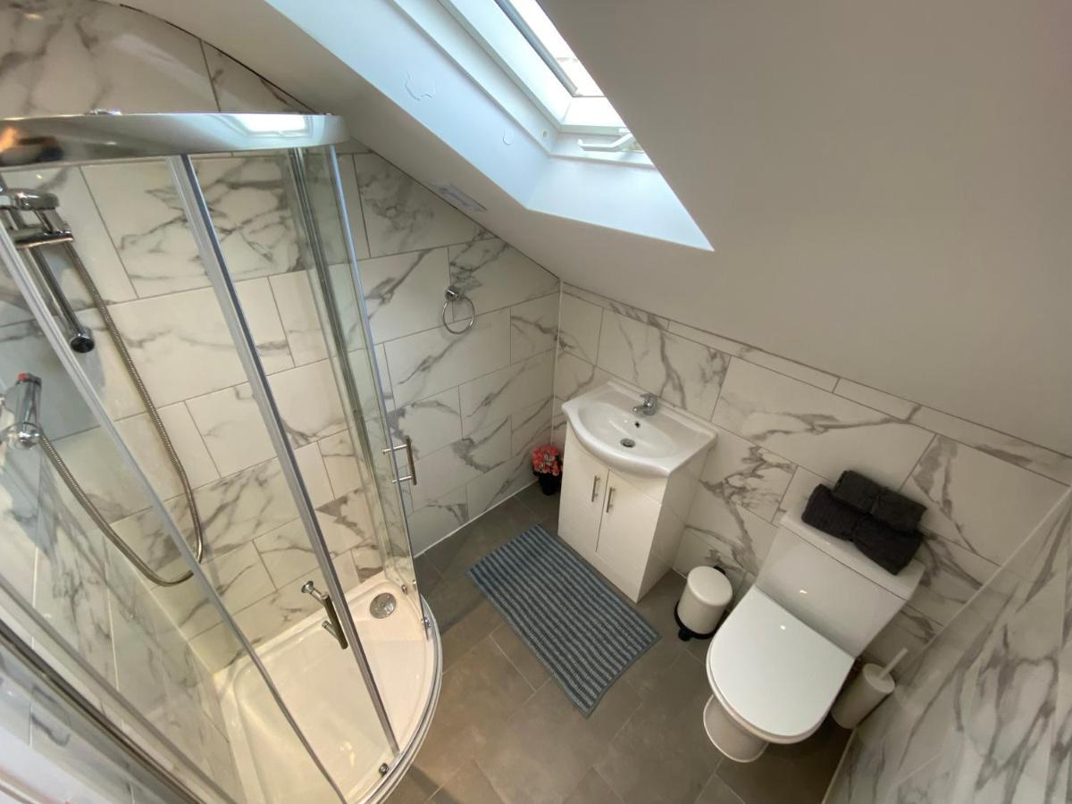 Stunning 1 Bedroom Flat In Wood Green Londra Esterno foto