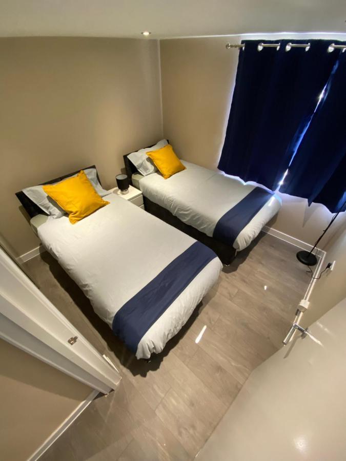 Stunning 1 Bedroom Flat In Wood Green Londra Esterno foto