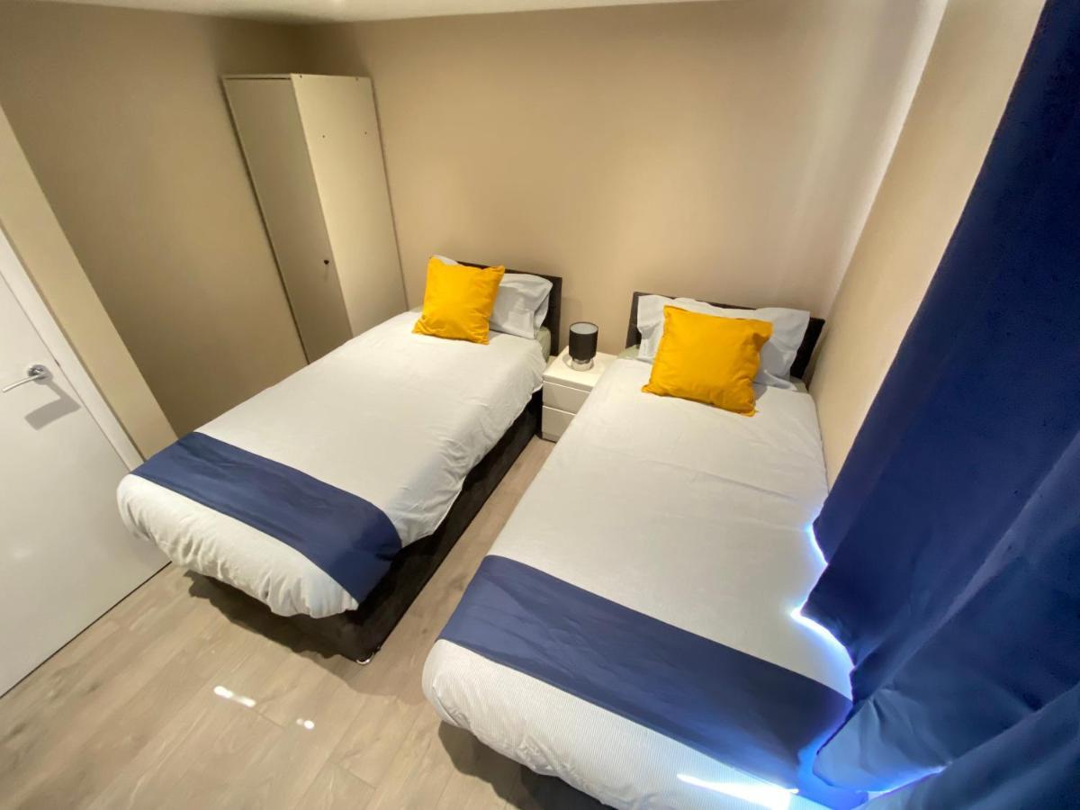 Stunning 1 Bedroom Flat In Wood Green Londra Esterno foto