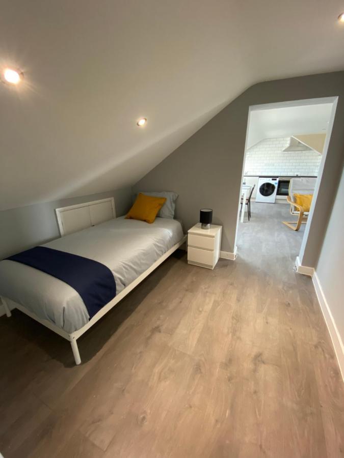 Stunning 1 Bedroom Flat In Wood Green Londra Esterno foto